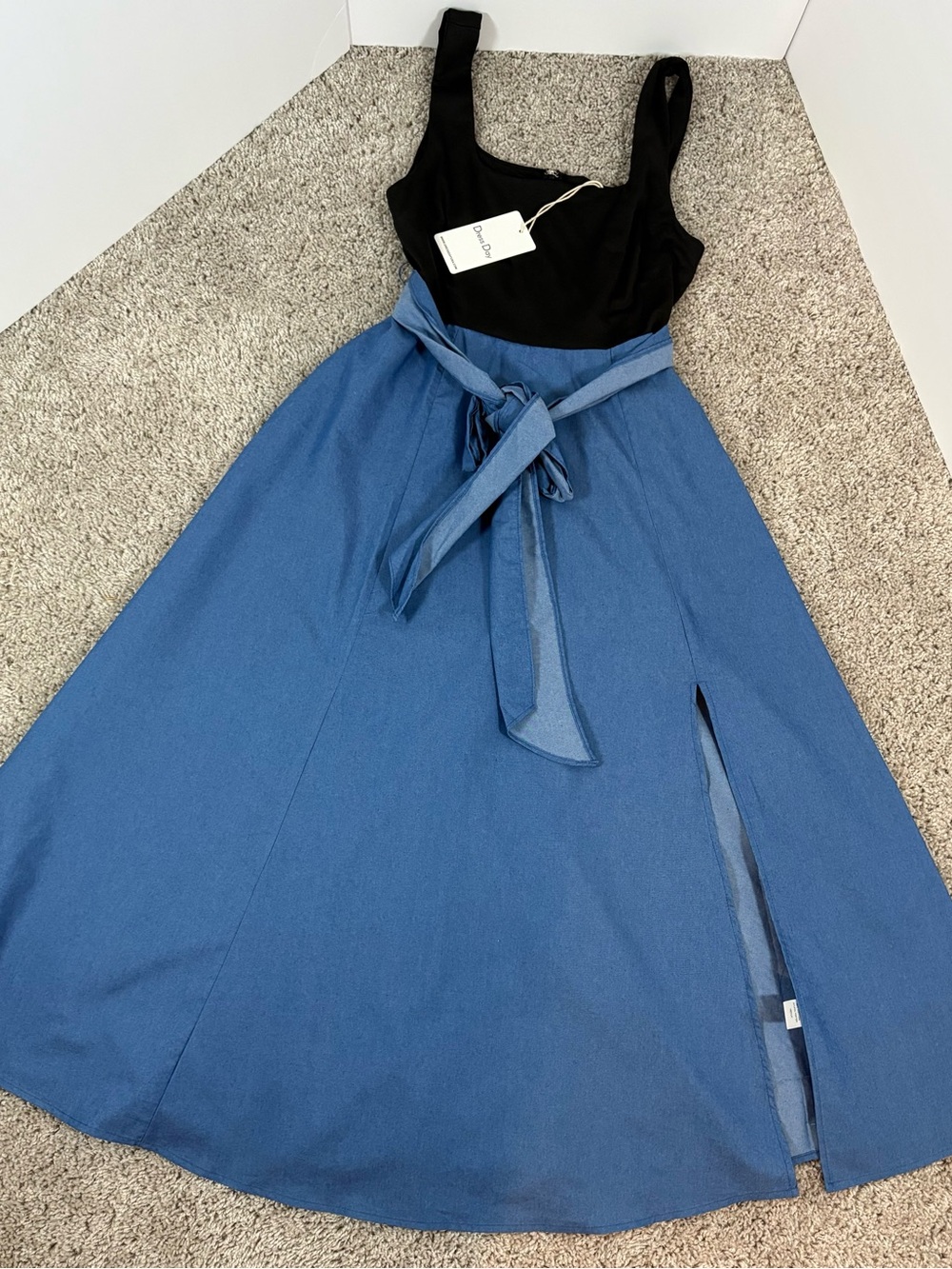 Woman Black & Blue Sleeveless Dress with Waist Tie